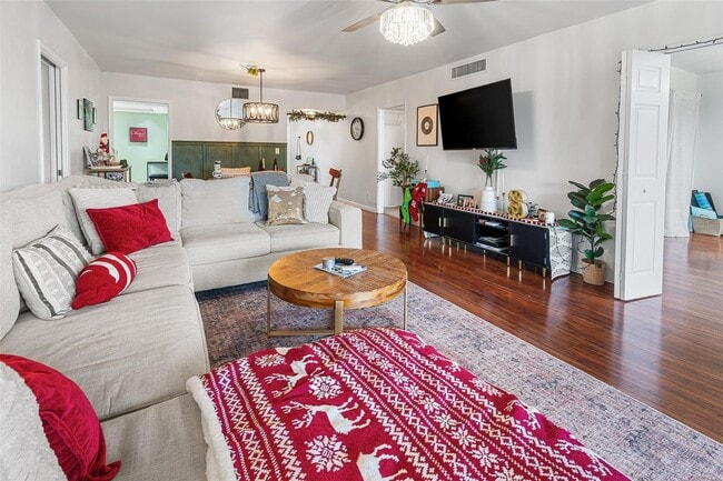 Photo - 3930 Oaks Clubhouse Dr