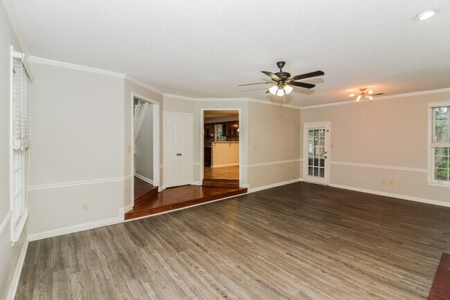 Photo - 405 Locust Grove Dr