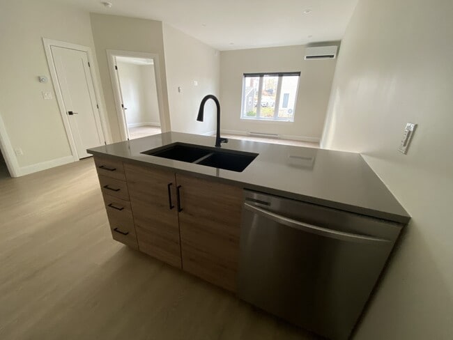 Photo - 180 Hillsborough Rd Unit 103