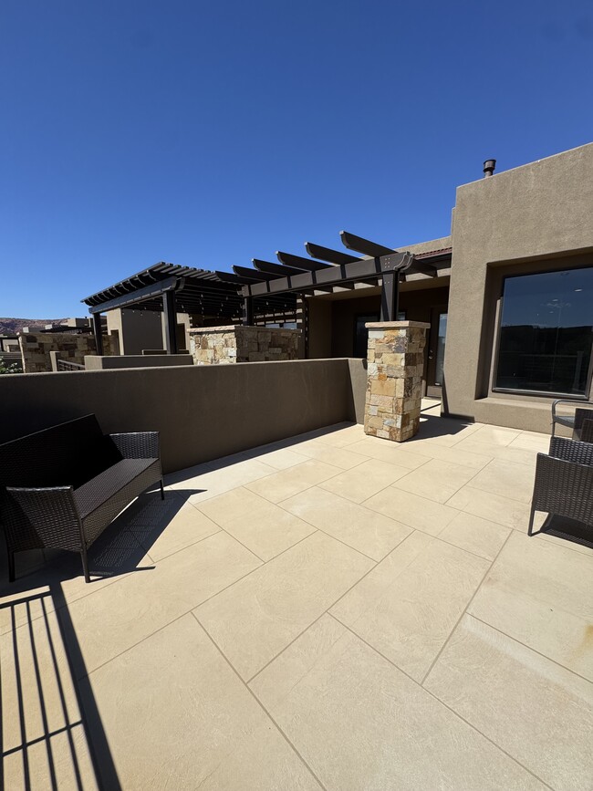 1610 W Canyon Tree Dr