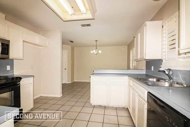 Photo - 5105 Lethaby Dr