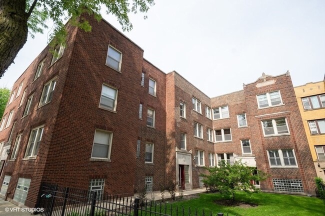 Building Photo - 2013 N Leavitt St Unit 2 Rental