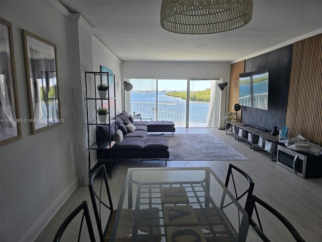 Photo - 500 Bayview Dr Unit 424