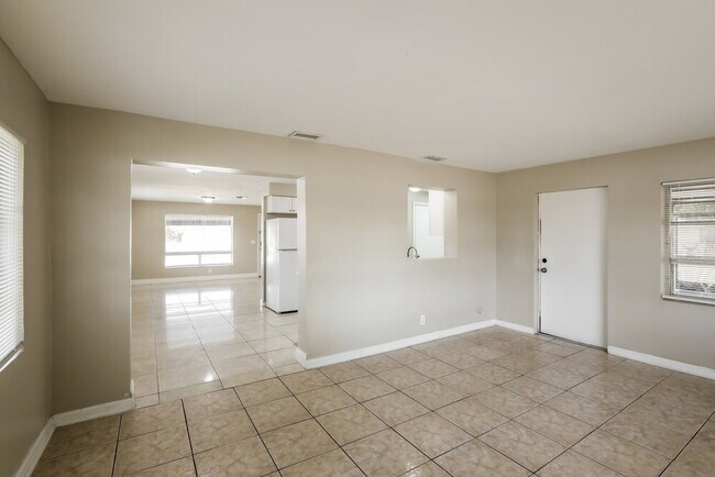 Photo - 2890 NW 20th St