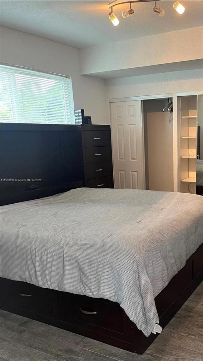 Photo - 2001 N Park Rd Unidad 0