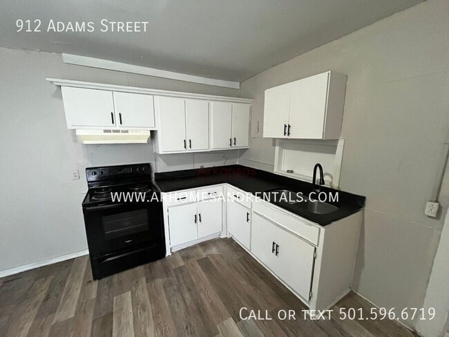 Photo - 912 Adams St