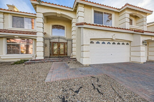 Photo - Luxury 5-Bedroom Home for Rent with Pool, ...