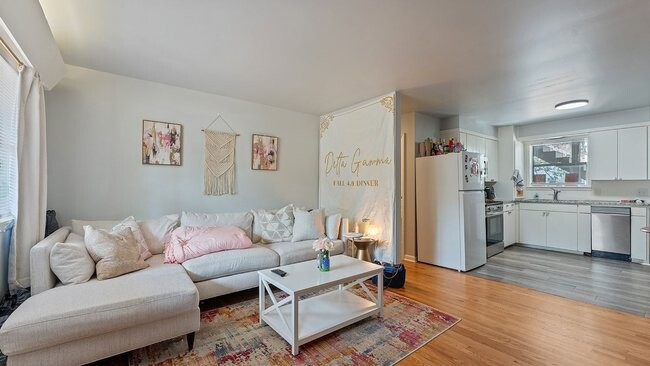 Photo - 830 W Caraway St