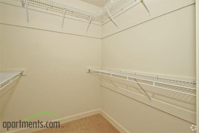 Closet - Lorraine Park & Parkview Apartments