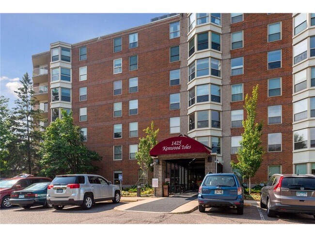 Building Photo - 1425 W 28th St Unit 106