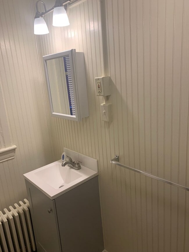 Photo - 2nd Floor 2 Bedroom 1 Bath in East End of York City