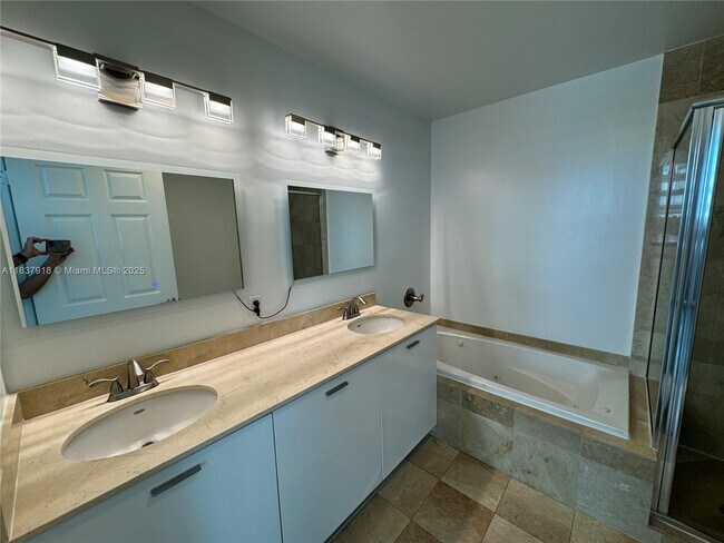 Photo - 2146 Van Buren St Unit 402