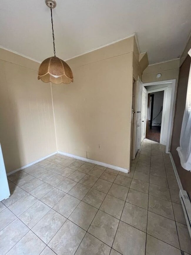 Photo - 118 Windsor St Unit 1st Floor