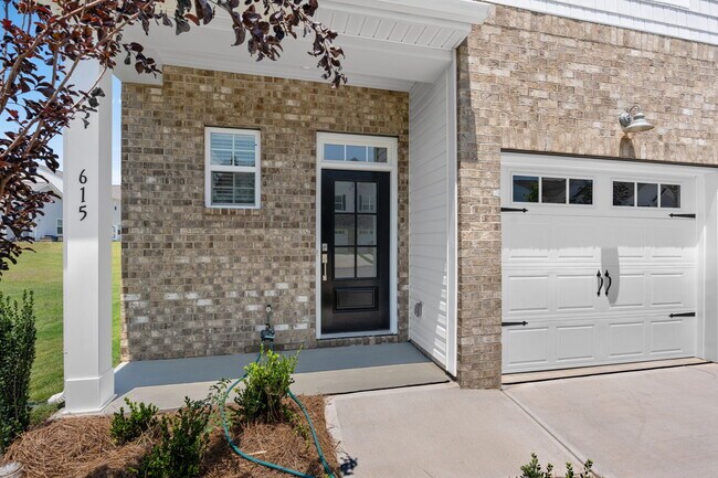 Photo - 615 Blaire Ridge Way