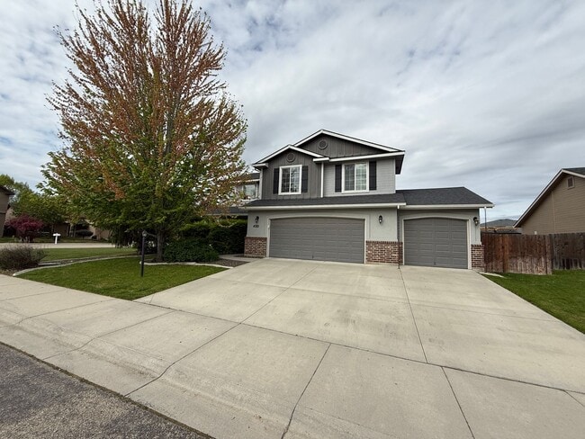 Spacious & Elegant 4-Bedroom Home in Merid... - Spacious & Elegant 4-Bedroom Home in Merid...