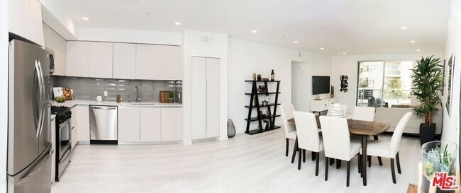Building Photo - 625 S Barrington Ave Unit 202 Rental
