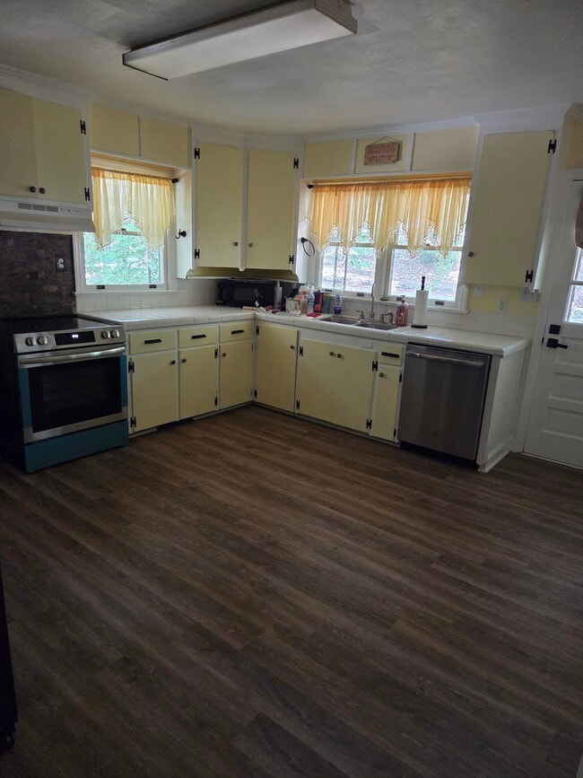 Photo - 402 Pinecrest St