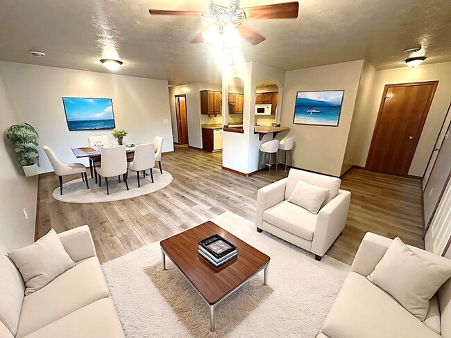 Building Photo - 2 BEDROOM, 1 BATH, NO STEPS, ATTACHED GARA... Rental