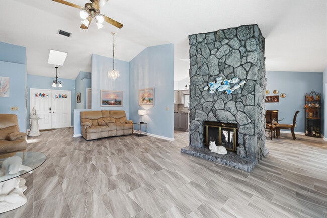 Photo - 191 Parkwood Dr S