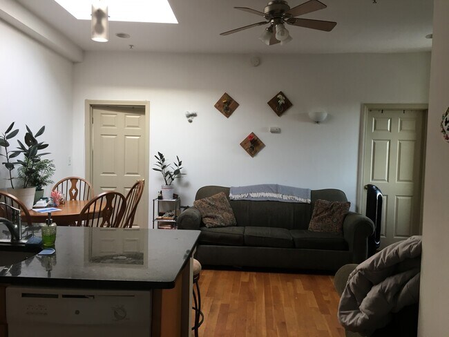 Photo - 1021 Tremont St Unidad 3