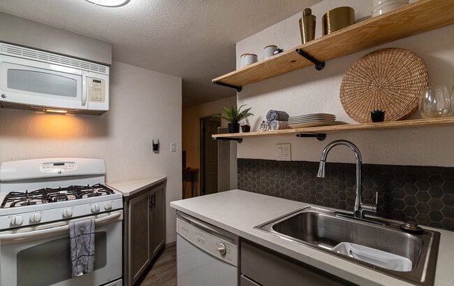 casita - 221 Girard Blvd SE Unidad Casita