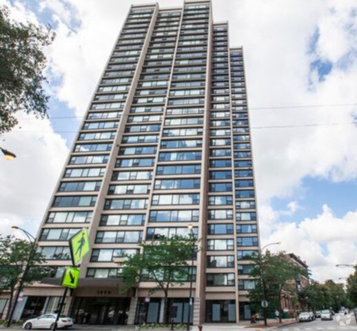 Building Photo - 1850 N Clark St Unit 2704 Rental