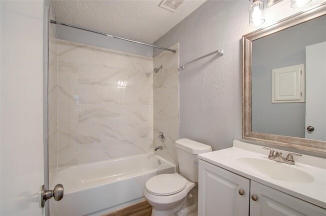 Building Photo - 810 Dunson Glen Dr Unit 404