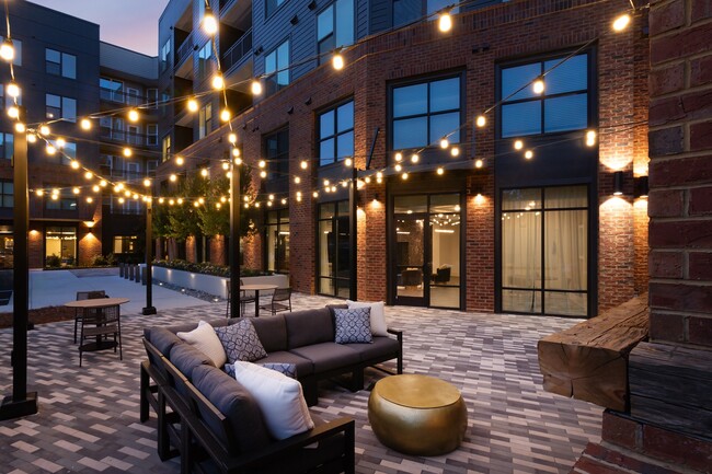 Courtyard - Bellamy Executive Park Apartments