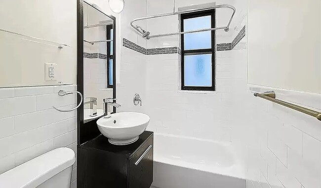 Photo - 541 W 158th St Unidad 32