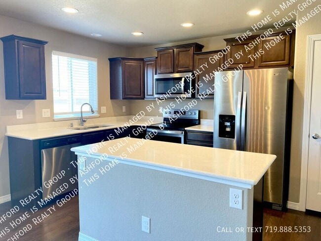 Photo - 6142 Meadowbank Ln