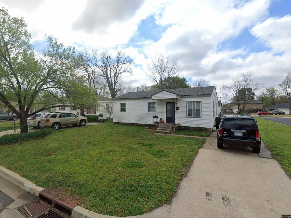 3-bedroom, 1-bath home near The University of Oklahoma! - 3-bedroom, 1-bath home near The University of Oklahoma!