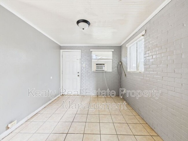 Photo - 704 13th St