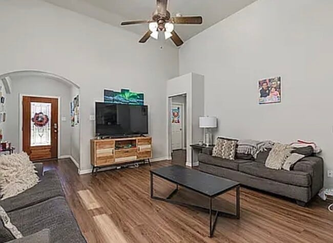 Photo - 8833 Wayne St
