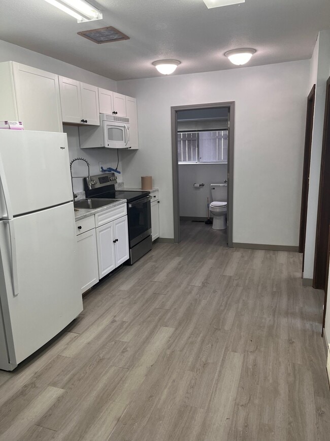 Building Photo - 200 S Court Ave Unit 102