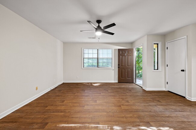Photo - 129 Valleywood Rd
