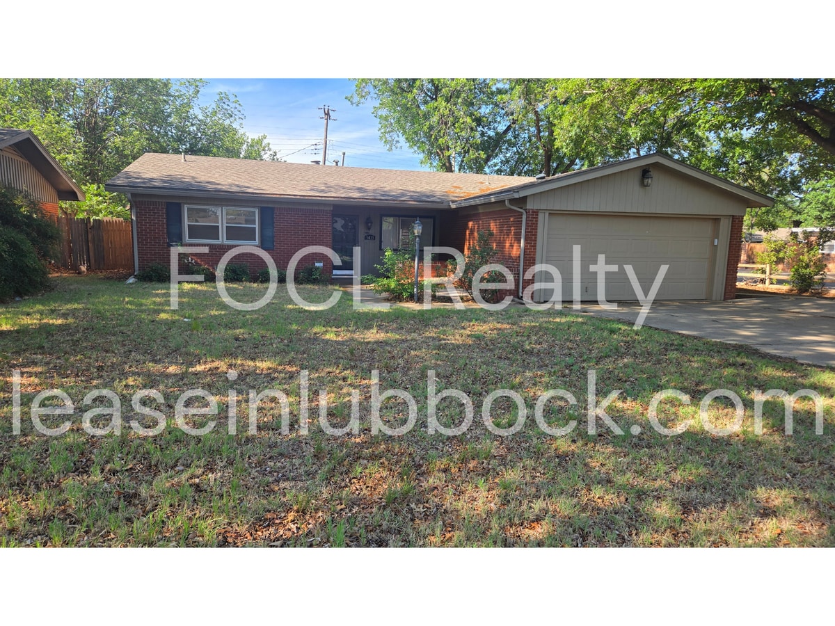 Large 3 Bedroom, 2 bath, 2 car garage - Large 3 Bedroom, 2 bath, 2 car garage