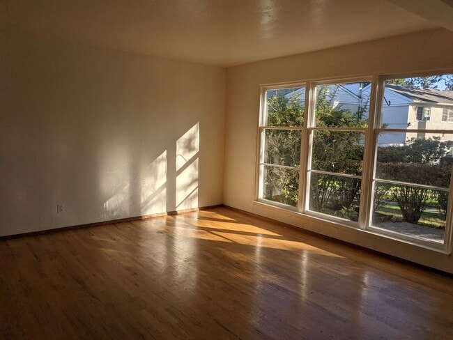 Photo - Beautiful 2 bedroom Townhome