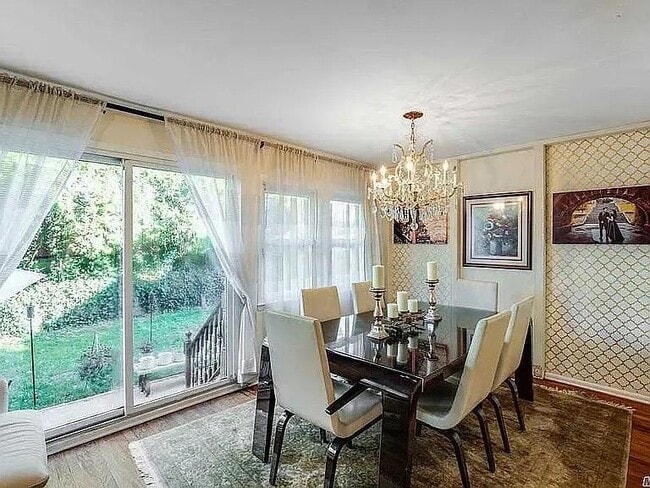 Photo - 57-75-75 Cloverdale Blvd