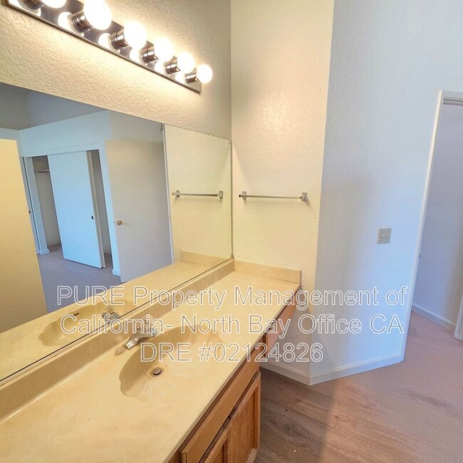 Photo - 869 Maria Dr