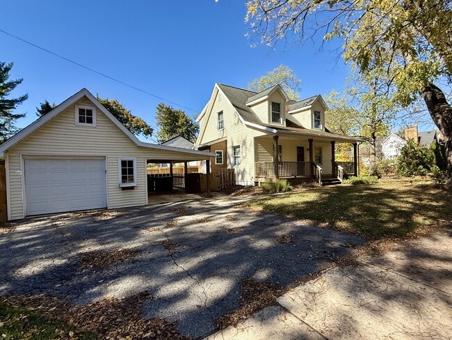 Photo - 718 Indianola Ave