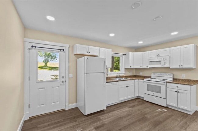 Photo - 102 E Shore Dr