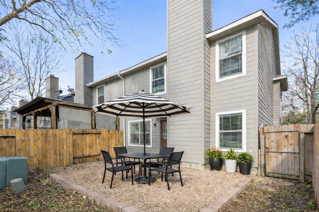 Photo - 211 Blushwood Pl