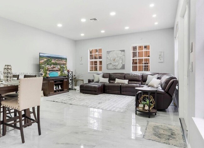 Photo - 14709 SW 6th St