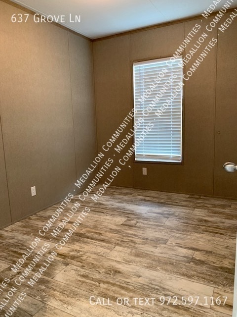 Photo - 637 Grove Ln