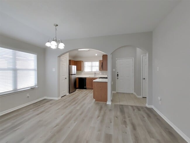 Photo - 7402 Deloache Ave Casa