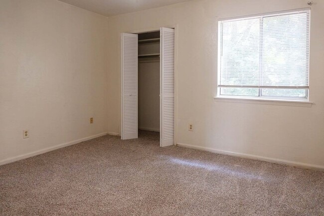 Photo - 733 Pointe Ct