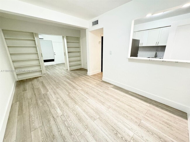 Building Photo - 7435 Byron Ave Unit 2