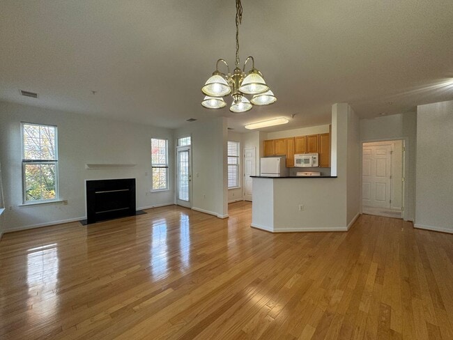 Photo - Bright And Cozy 3 Bed 2 Bath Condo With La...