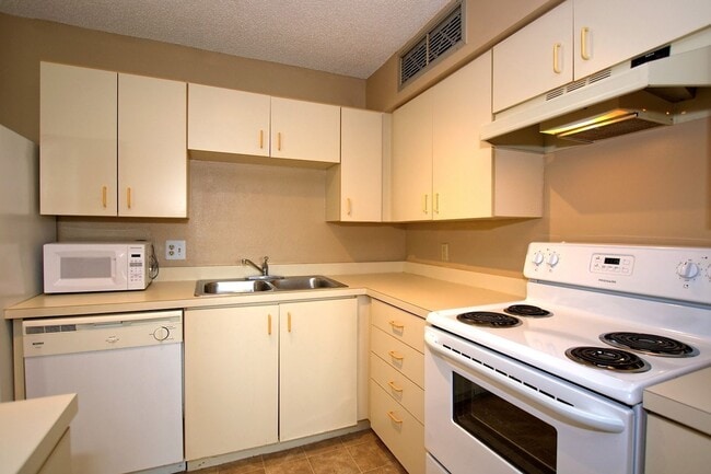 Photo - Nice 1 bed/ 1 bath second-floor condo at Lakewood Park Condominium