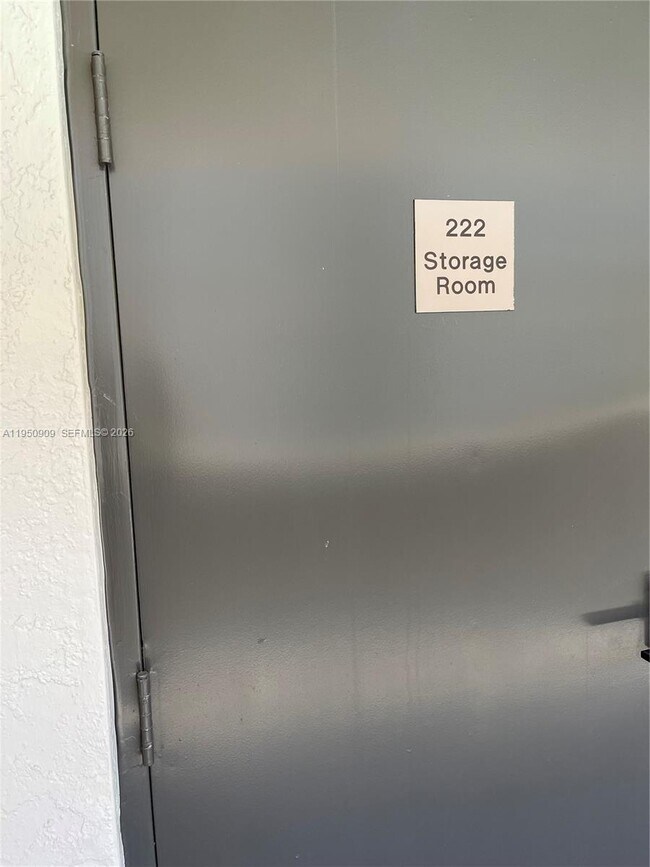 Photo - 2121 Collier Ave Unit 215